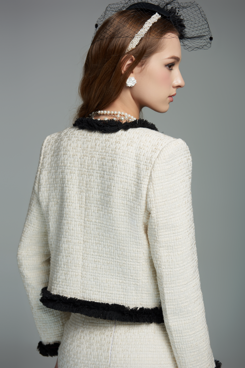 CAROL TWEED SET IN BLACK AND WHITE