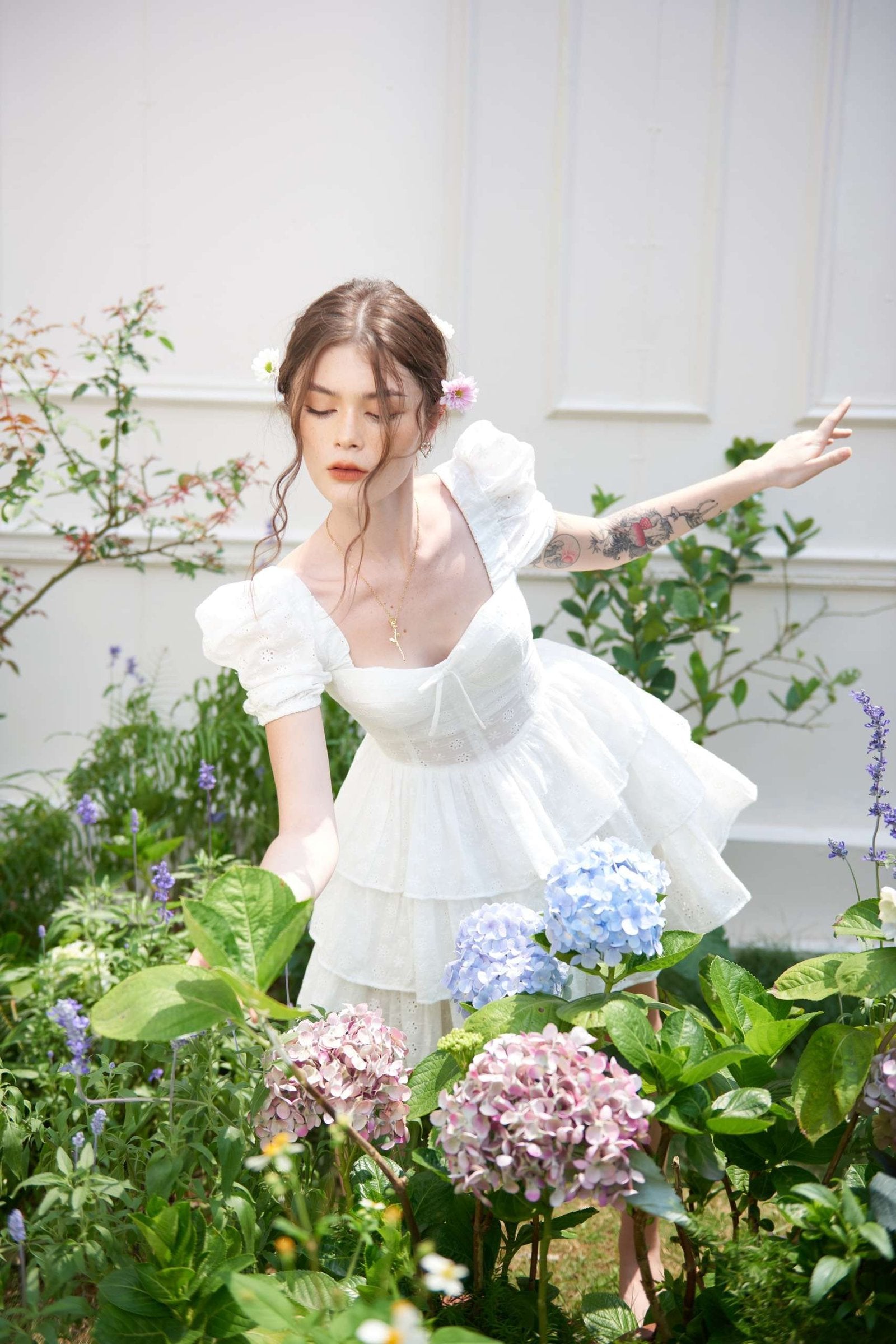 DOSE DRESS IN WHITE