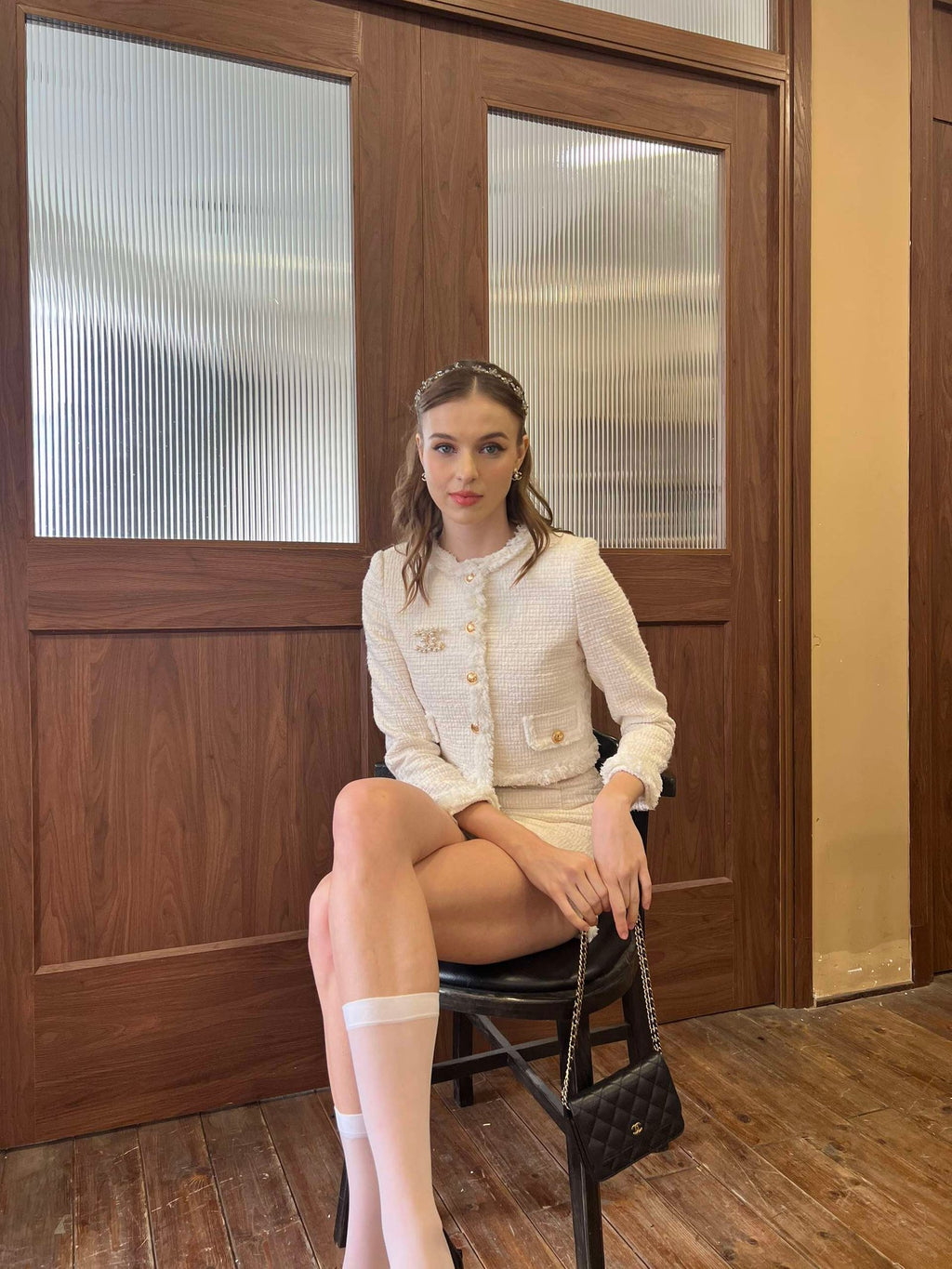 CAROL TWEED SET IN PLAIN WHITE
